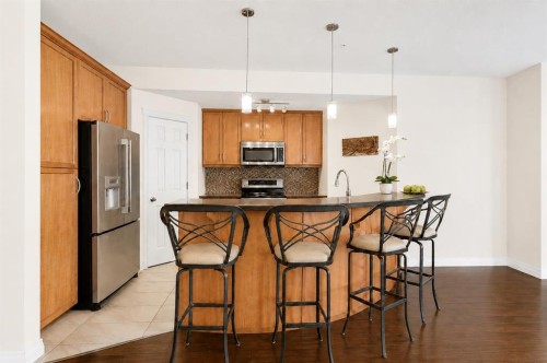 7305-14 Hemlock Crescent Sw, Calgary, AB - Indoor Photo Showing Kitchen With Stainless Steel Kitchen