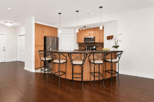 7305-14 Hemlock Crescent Sw, Calgary, AB - Indoor Photo Showing Kitchen