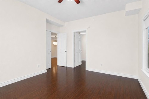 7305-14 Hemlock Crescent Sw, Calgary, AB - Indoor Photo Showing Other Room