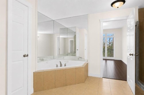 7305-14 Hemlock Crescent Sw, Calgary, AB - Indoor Photo Showing Bathroom