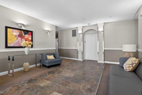 7305-14 Hemlock Crescent Sw, Calgary, AB - Indoor Photo Showing Other Room