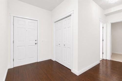 7305-14 Hemlock Crescent Sw, Calgary, AB - Indoor Photo Showing Other Room