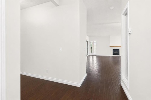 7305-14 Hemlock Crescent Sw, Calgary, AB - Indoor Photo Showing Other Room