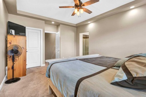 21 Evansfield Way Nw, Calgary, AB - Indoor Photo Showing Bedroom