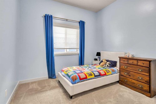 21 Evansfield Way Nw, Calgary, AB - Indoor Photo Showing Bedroom