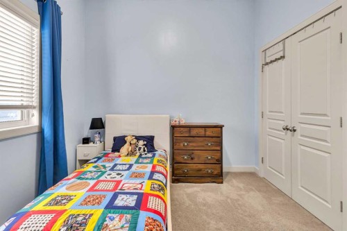 21 Evansfield Way Nw, Calgary, AB - Indoor Photo Showing Bedroom