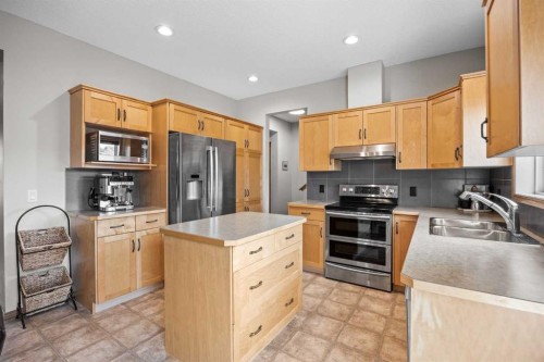 4446 Elgin Avenue Se, Calgary, AB - Indoor Photo Showing Kitchen With Double Sink