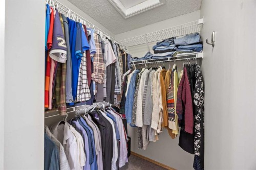 4446 Elgin Avenue Se, Calgary, AB - Indoor With Storage