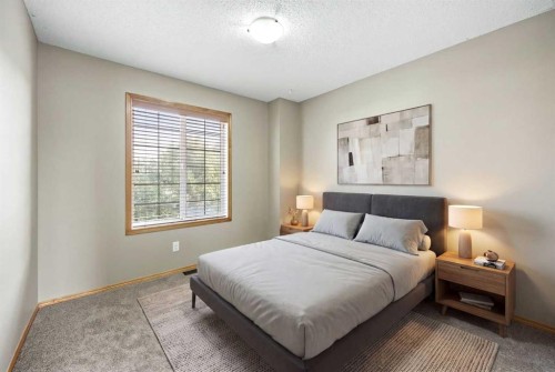4446 Elgin Avenue Se, Calgary, AB - Indoor Photo Showing Bedroom