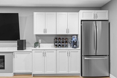 4446 Elgin Avenue Se, Calgary, AB - Indoor Photo Showing Kitchen