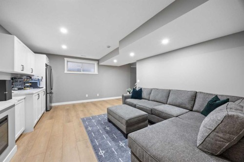 4446 Elgin Avenue Se, Calgary, AB - Indoor