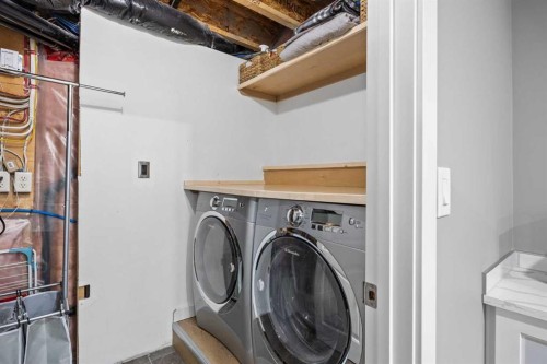 4446 Elgin Avenue Se, Calgary, AB - Indoor Photo Showing Laundry Room
