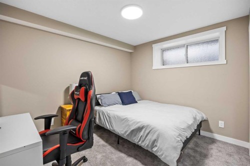 4446 Elgin Avenue Se, Calgary, AB - Indoor Photo Showing Bedroom