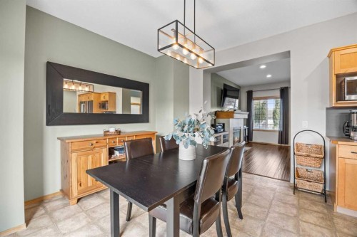 4446 Elgin Avenue Se, Calgary, AB - Indoor Photo Showing Dining Room