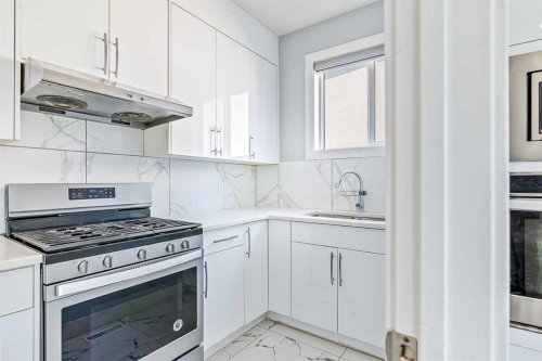 308 Grange Lane, Conrich, AB - Indoor Photo Showing Kitchen