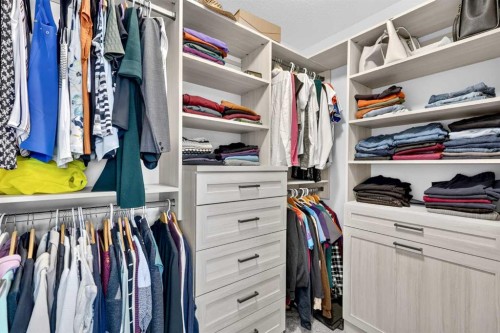 132 Creekside Drive Sw, Calgary, AB - Indoor With Storage