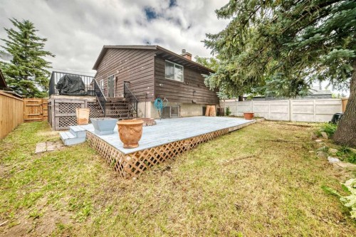 91 Castleridge Crescent Ne, Calgary, AB - Outdoor With Deck Patio Veranda
