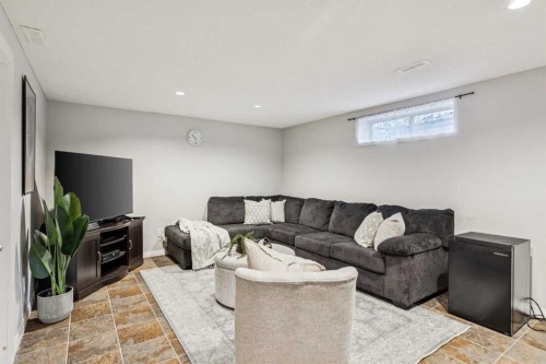 190 Mt Robson Close Se, Calgary, AB - Indoor