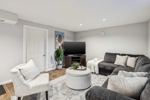 190 Mt Robson Close Se, Calgary, AB - Indoor Photo Showing Living Room