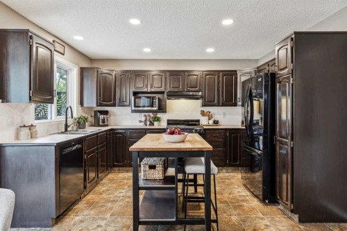190 Mt Robson Close Se, Calgary, AB - Indoor Photo Showing Kitchen