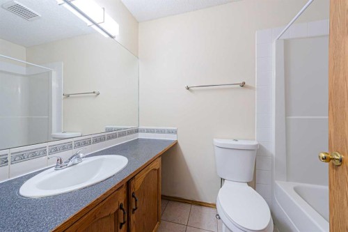 88 Country Hills Villas Nw, Calgary, AB - Indoor Photo Showing Bathroom