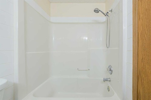 88 Country Hills Villas Nw, Calgary, AB - Indoor Photo Showing Bathroom