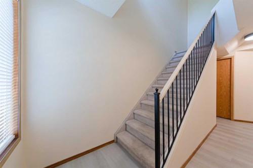 88 Country Hills Villas Nw, Calgary, AB - Indoor Photo Showing Other Room