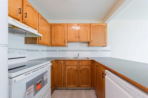 88 Country Hills Villas Nw, Calgary, AB - Indoor Photo Showing Kitchen With Double Sink