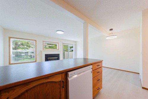 88 Country Hills Villas Nw, Calgary, AB - Indoor Photo Showing Kitchen