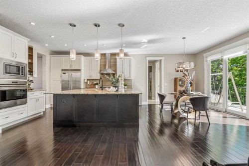 30 Ascot Crescent Sw, Calgary, AB - Indoor Photo Showing Kitchen With Upgraded Kitchen