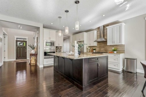30 Ascot Crescent Sw, Calgary, AB - Indoor Photo Showing Kitchen With Upgraded Kitchen