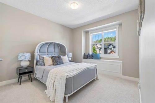 30 Ascot Crescent Sw, Calgary, AB - Indoor Photo Showing Bedroom