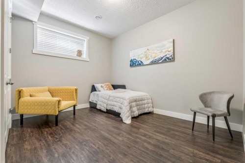 30 Ascot Crescent Sw, Calgary, AB - Indoor Photo Showing Bedroom