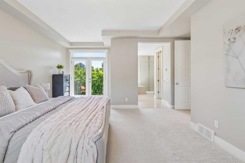 30 Ascot Crescent Sw, Calgary, AB - Indoor Photo Showing Bedroom