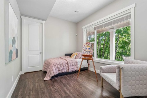 30 Ascot Crescent Sw, Calgary, AB - Indoor Photo Showing Bedroom