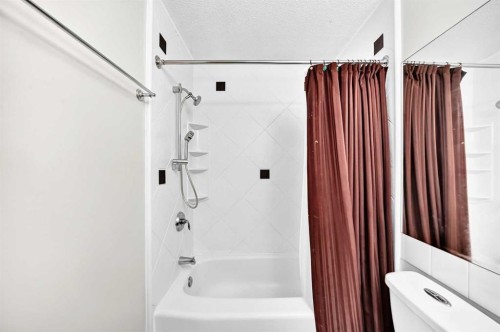 6934 Laguna Way Ne, Calgary, AB - Indoor Photo Showing Bathroom
