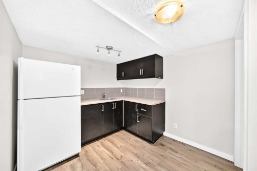 6934 Laguna Way Ne, Calgary, AB - Indoor Photo Showing Kitchen