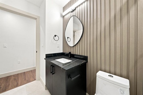 8304 11 Street Sw, Calgary, AB - Indoor Photo Showing Bathroom