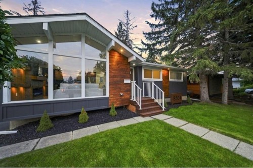 8304 11 Street Sw, Calgary, AB - Outdoor
