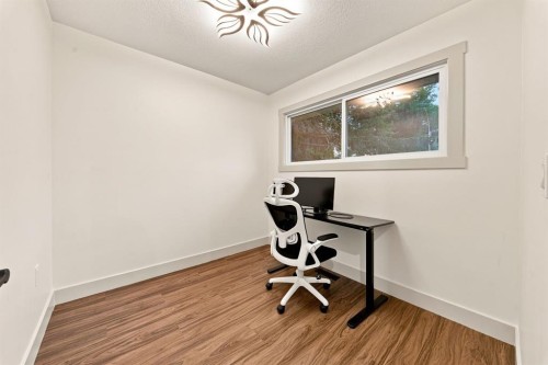 8304 11 Street Sw, Calgary, AB - Indoor Photo Showing Office