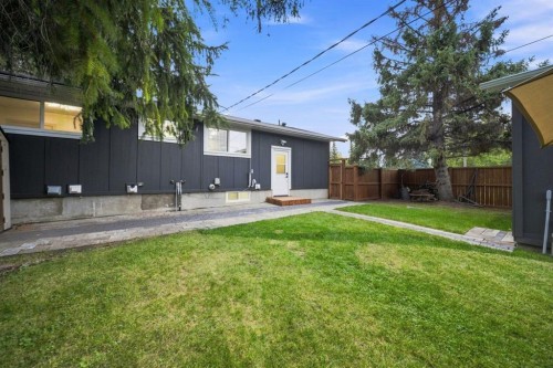 8304 11 Street Sw, Calgary, AB - Outdoor