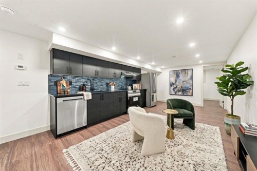 8304 11 Street Sw, Calgary, AB - Indoor Photo Showing Other Room