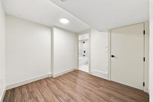 8304 11 Street Sw, Calgary, AB - Indoor Photo Showing Other Room