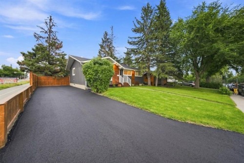 8304 11 Street Sw, Calgary, AB - Outdoor