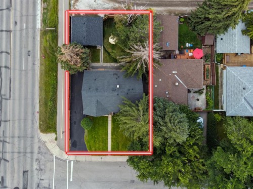 8304 11 Street Sw, Calgary, AB - Outdoor