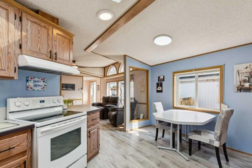 25 Erin Woods Circle Se, Calgary, AB - Indoor