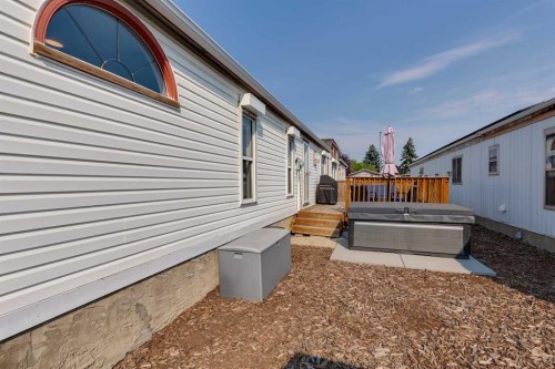 25 Erin Woods Circle Se, Calgary, AB - Outdoor With Exterior