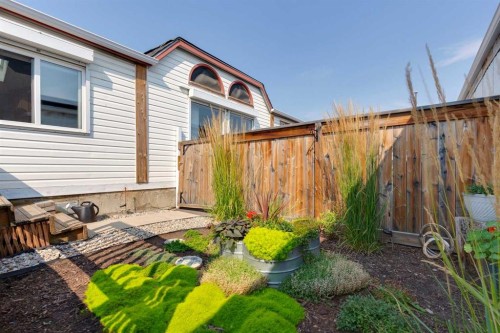 25 Erin Woods Circle Se, Calgary, AB - Outdoor