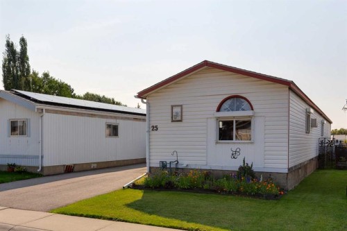 25 Erin Woods Circle Se, Calgary, AB - Outdoor With Exterior