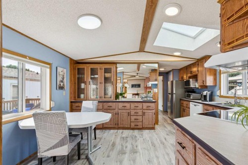 25 Erin Woods Circle Se, Calgary, AB - Indoor